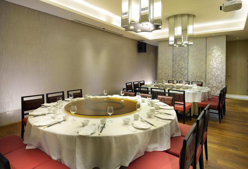 Chihpen Century Hotel Wenquan Exterior foto Private dining room at a restaurant in Hong Kong